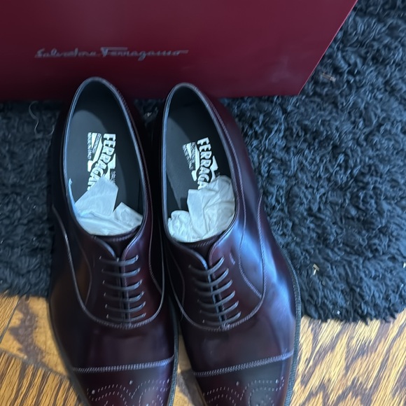 Salvatore Ferragamo casual men’s tie oxfords - Picture 6 of 6